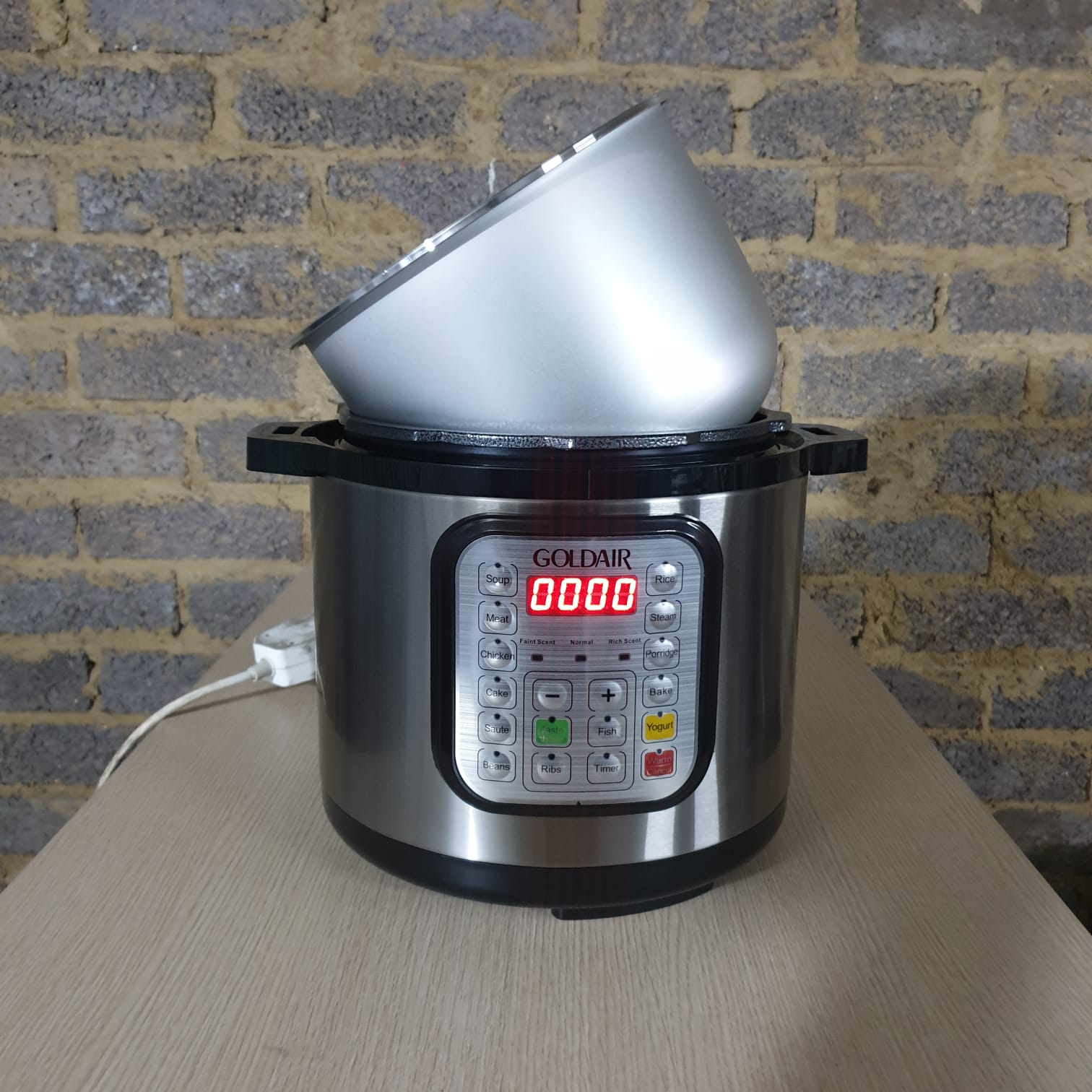 goldair 6l pressure cooker - Image 2
