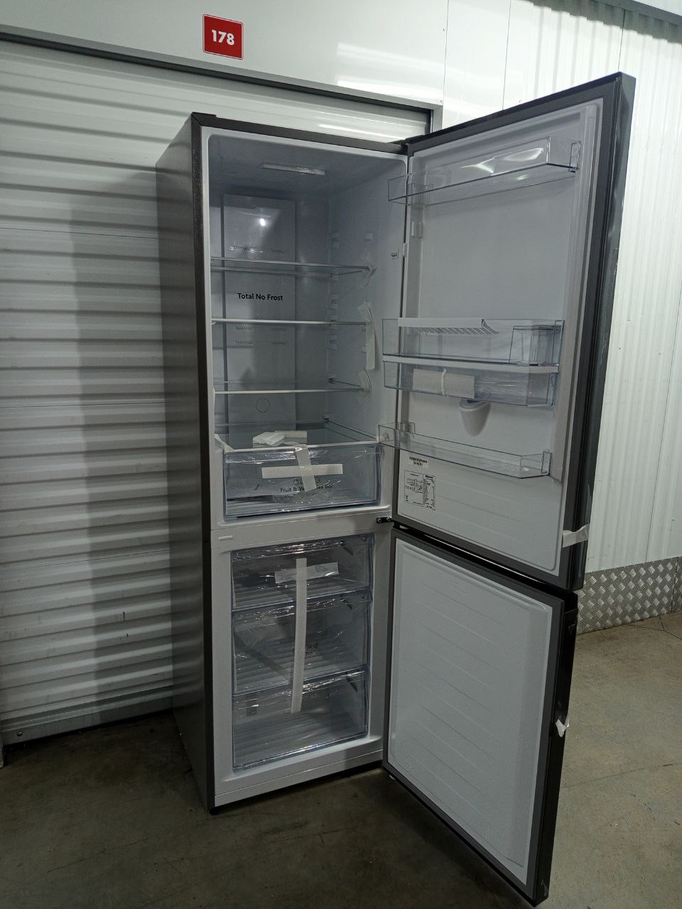 hisense 298l bottom freezer fridge with water dispenser-titanium inox