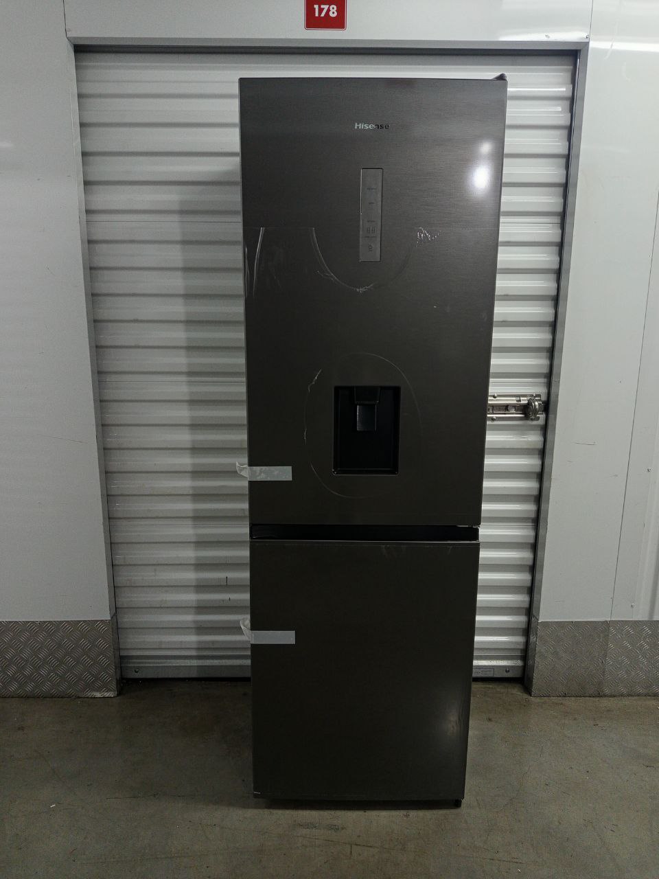 hisense 298l bottom freezer fridge with water dispenser-titanium inox - Image 3