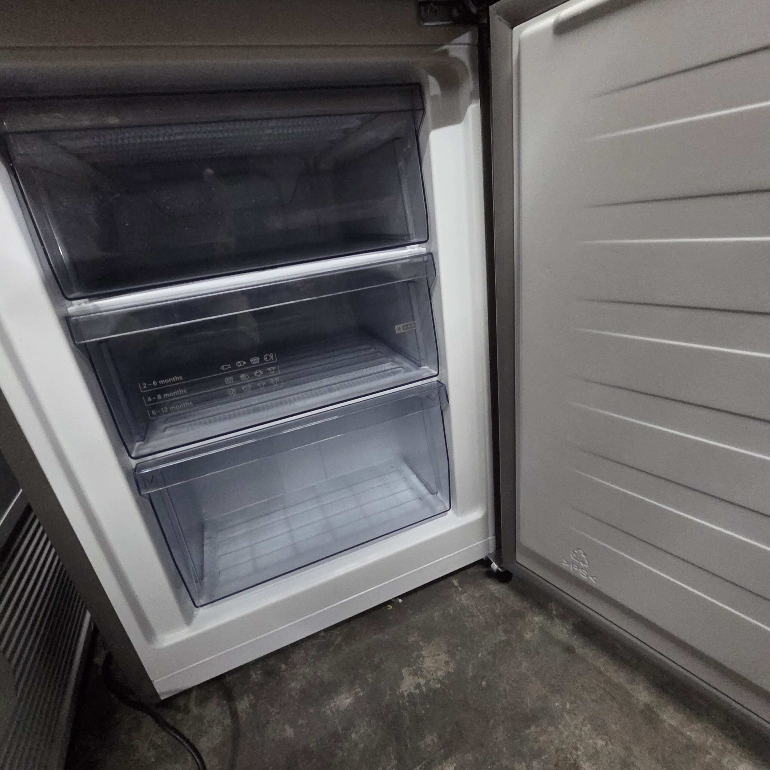 bosch - 263l bottom freezer fridge - inox look - Image 2